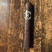 Load image into Gallery viewer, John Starks #3 Signature Series Cigar - Corojo Maduro Box Press