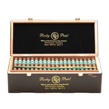 Load image into Gallery viewer, EDICIÓN UNICA (Honduran Cigar Festival Winner) - TORO
