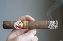 Load image into Gallery viewer, LA GLORIA CUBANA SPANISH PRESS
